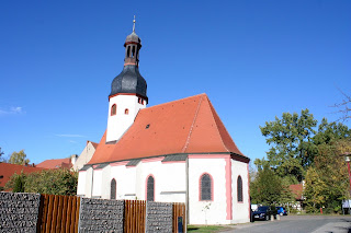Auenkirche Markkleeberg neben dem Schloss und Torhaus