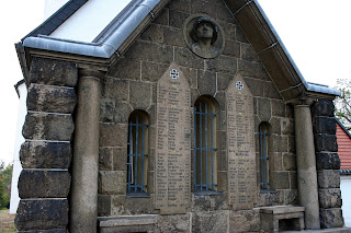 Geschichtstafel an der Bergkirche Beucha