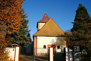 Eingang Heilig-Kreuz-Kirche Hainichen