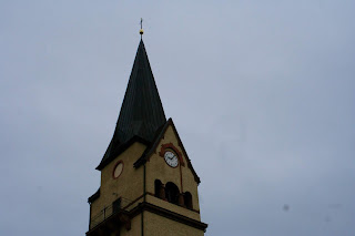 Kirchturm mit Uhr Kirche Hohnstädt in Grimma