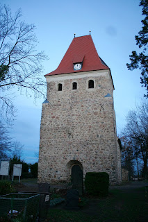 Kirchturm mit Uhr in Thekla Leipzig
